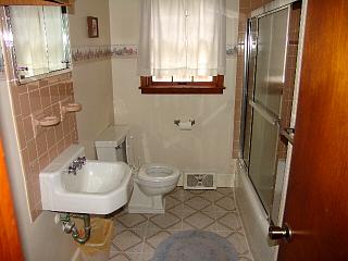 040403s2498bath1640x480.jpg